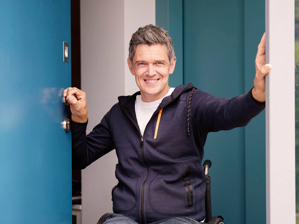 “Jeg føler mig mere tryg ved at bruge Luja, fordi jeg ved, at når der ikke kommer mere urin ud, er min blære tom, og så behøver jeg ikke bekymre mig om det længere.”